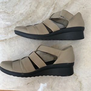 Clarks Cloud Steppers size 6